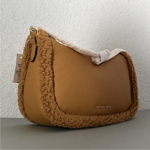 MICHAEL MICHAEL KORS NWT Carmela‎ Tan Medium Pouchette Crossbody Leather - Picture 4 of 13